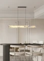 Designerska lampa liniowa z marmuru i metalu doskonale wpisuje się w nowoczesne wnętrza premium oraz minimalistyczne aranżacje.
