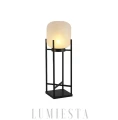 Minimalistyczna lampa stojąca do ogrodu Stal nierdzewna i szkło tworzą prostą, elegancką bryłę, która dobrze wpisuje się w nowoczesną architekturę.