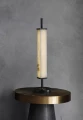 Lampa stołowa alabaster – miękkie światło Półprzezroczysty klosz delikatnie rozprasza światło, budując spokojną, nastrojową atmosferę.