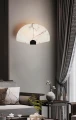 Elegancka lampa ścienna z alabastru do salonu i korytarza