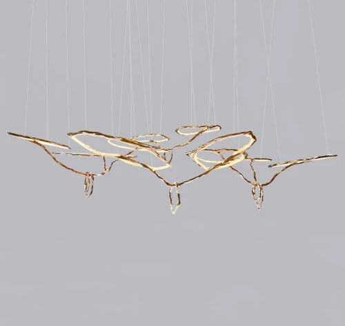 Ekstremalnie duża lampa wisząca Cloud Rings Ø822 cm w wykończeniu mosiądz i biel – architektoniczna instalacja świetlna LED do hoteli, lobby i wysokich wnętrz.
