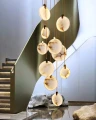 Żyrandol z alabastru i mosiądzu Harvest – minimalistyczna forma w stylu Art Deco