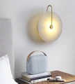 Okrągły kinkiet alabaster LED – stylowe światło do sypialni, korytarza i salonu