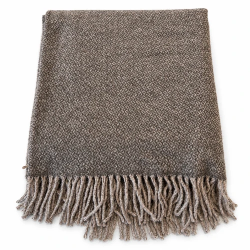 Wełniany koc taupe z frędzlami.png